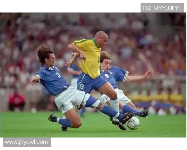 足球明星挑战极限在日本赛场展现风采与激情的精彩瞬间